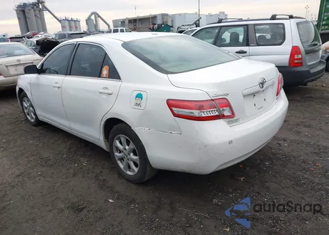 2011 Toyota Camry Le z USA, uszkodzony, nr VIN 4T1BF3EKXBU645765